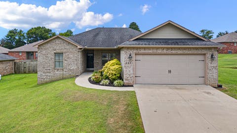 Photo of 220 Ashford Drive, Russellville, AR 72802 (MLS # 1354612)