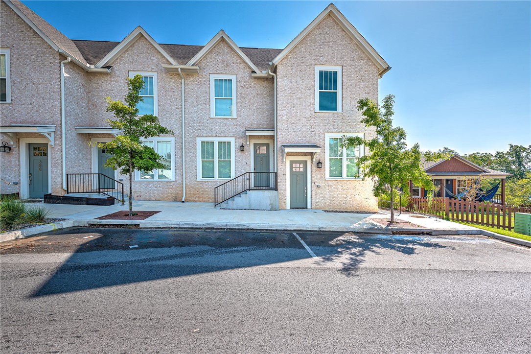 Hill Avenue Townhomes - Residential Lease