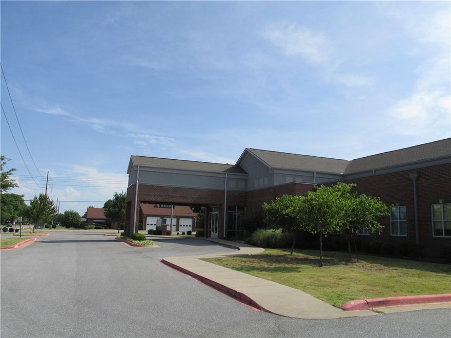 Great investment building located on Elm Springs Rd. near several commercial uses and single-family residential.,Building offers capacity for up to 5 Practicing Physicians. Building configureationconsists of15 Exam Rooms, Level 2 Lab, X-Ray Room; Rehabilitation Pool, and more.27,000 Vehicles Per Day Average on Elm Springs Rd.
