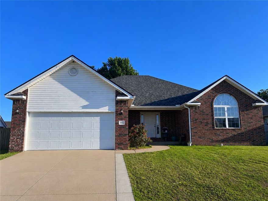 Welcome to 887 Palisades Ave in Springdale! This well-maintained 4-bedroom, 2-bath home offers a functional layout with plenty of space for comfortable everyday living. Featuring an inviting open-concept design, spacious living areas, and a layout ideal for both relaxing and entertaining. The kitchen flows seamlessly into the main living space, making it perfect for gathering with family and friends. The primary suite offers a private retreat with an en-suite bath, while the additional bedrooms provide flexibility for guests, a home office, or growing households. Conveniently located near I-49, shopping, dining, schools, and all that Springdale has to offer, this home combines comfort, convenience, and value. Don’t miss your opportunity to make this beautiful property your next home!