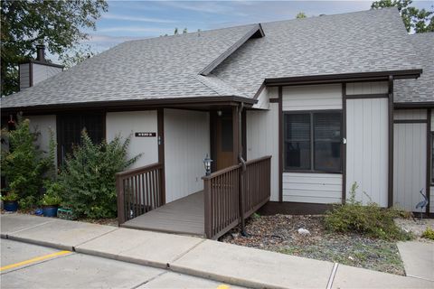 Photo of 88 Beaver Drive 1-C #1-C, Holiday Island, AR 72631 (MLS # 1330151)