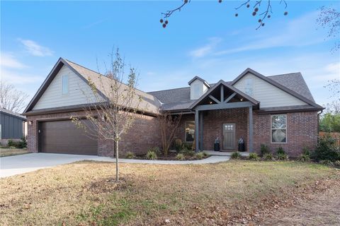 Photo of 1150 S Liberty Drive, Fayetteville, AR 72701 (MLS # 1330144)