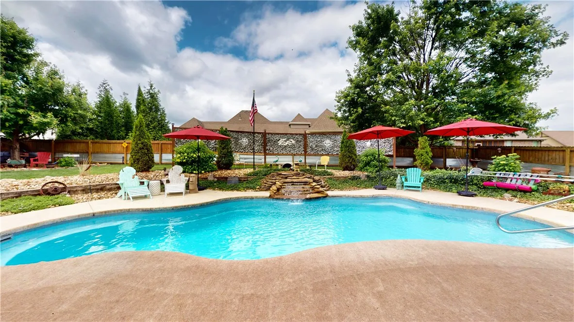 Rogers, Arkansas 72758, United States, 4 Bedrooms Bedrooms, ,6 BathroomsBathrooms,Residential,Active,139975