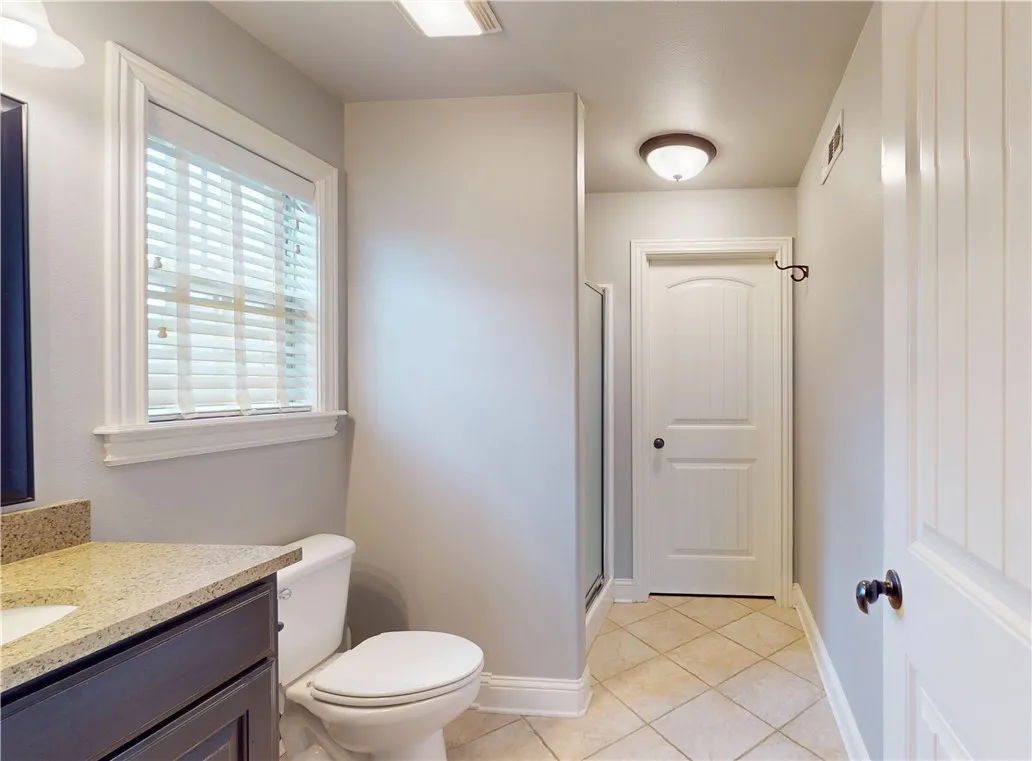 Rogers, Arkansas 72758, United States, 4 Bedrooms Bedrooms, ,6 BathroomsBathrooms,Residential,Active,139975