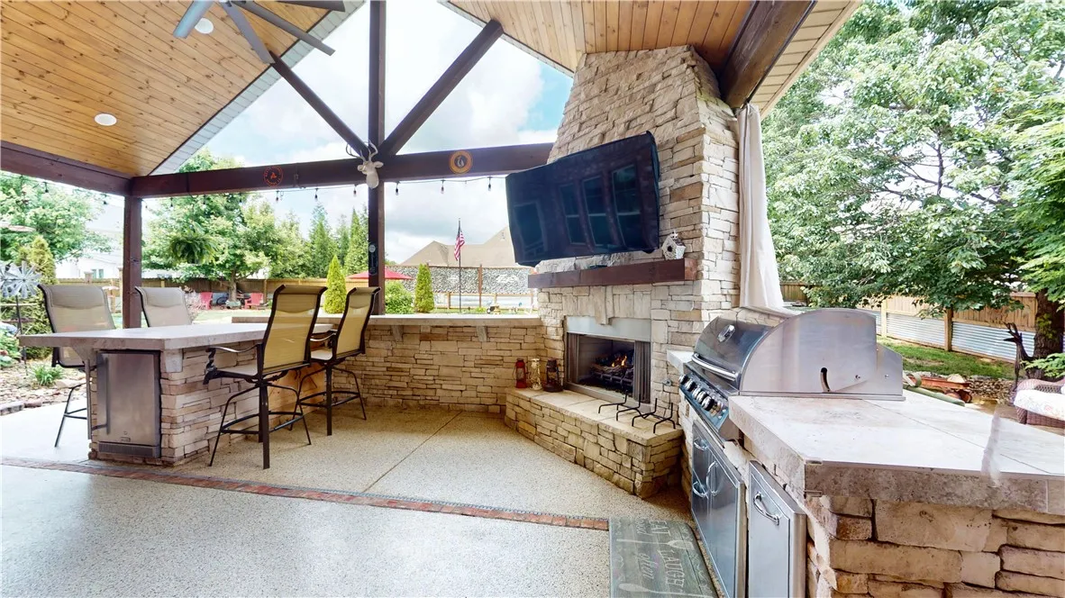 Rogers, Arkansas 72758, United States, 4 Bedrooms Bedrooms, ,6 BathroomsBathrooms,Residential,Active,139975