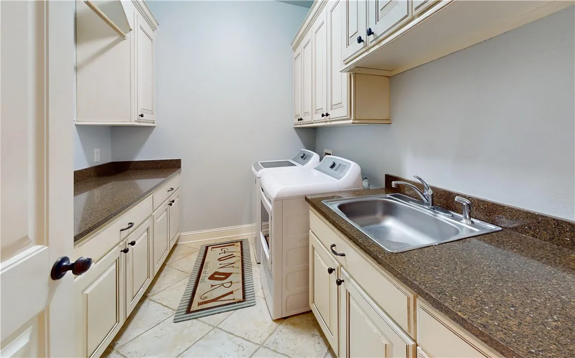 Rogers, Arkansas 72758, United States, 4 Bedrooms Bedrooms, ,6 BathroomsBathrooms,Residential,Active,139975