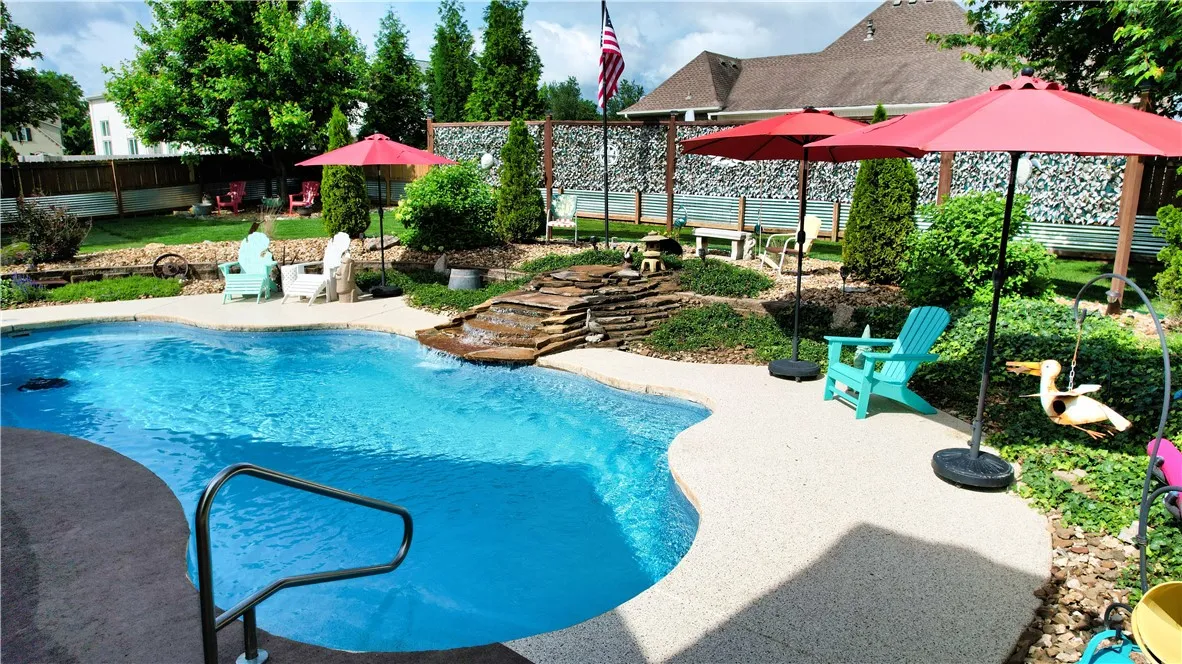 Rogers, Arkansas 72758, United States, 4 Bedrooms Bedrooms, ,6 BathroomsBathrooms,Residential,Active,139975