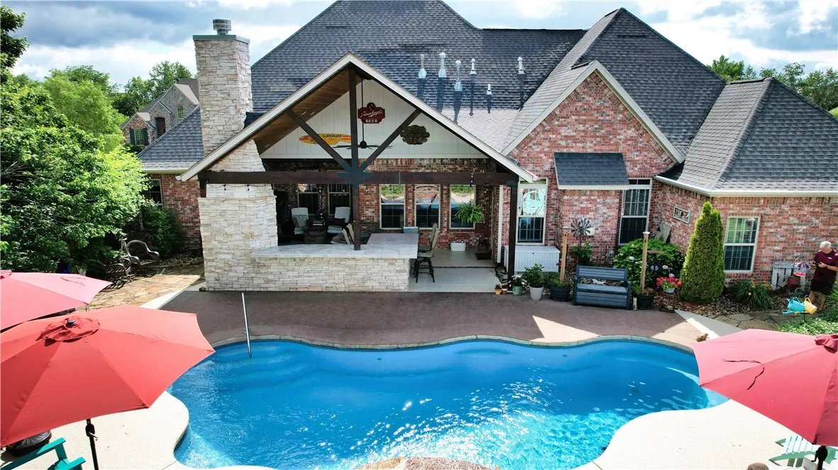 Rogers, Arkansas 72758, United States, 4 Bedrooms Bedrooms, ,6 BathroomsBathrooms,Residential,Active,139975