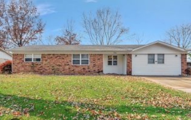 GREAT STARTER HOME ALL BRICK HOME 3 BR 1 1/4 BATH. EXTRA LARGE BACK YARD.