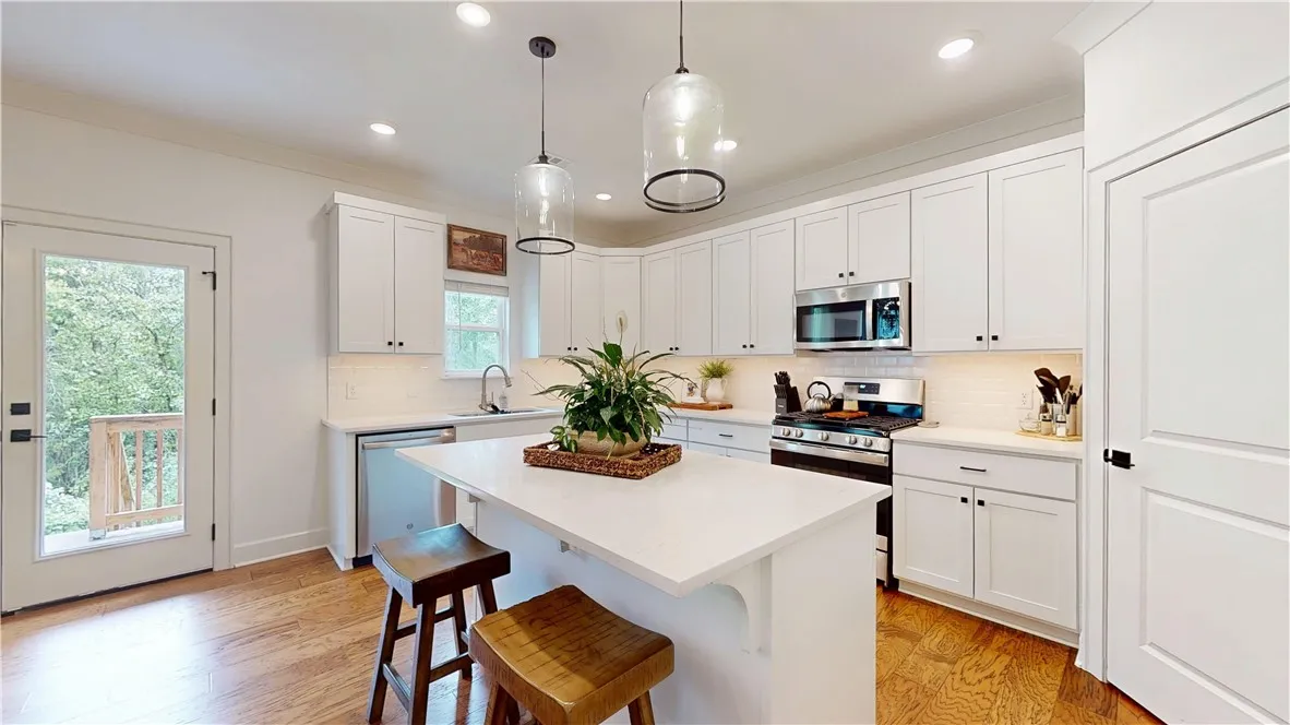 Bella Vista, Arkansas 72714, United States, 3 Bedrooms Bedrooms, ,2 BathroomsBathrooms,Residential,Pending,132417