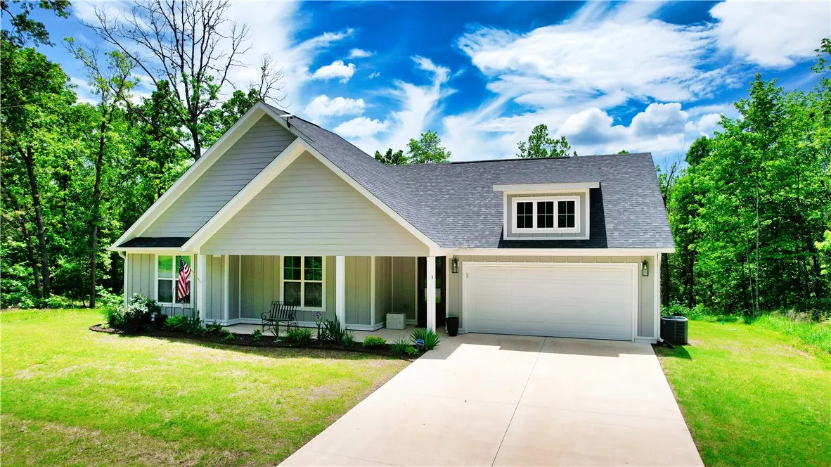 Bella Vista, Arkansas 72714, United States, 3 Bedrooms Bedrooms, ,2 BathroomsBathrooms,Residential,Pending,132417