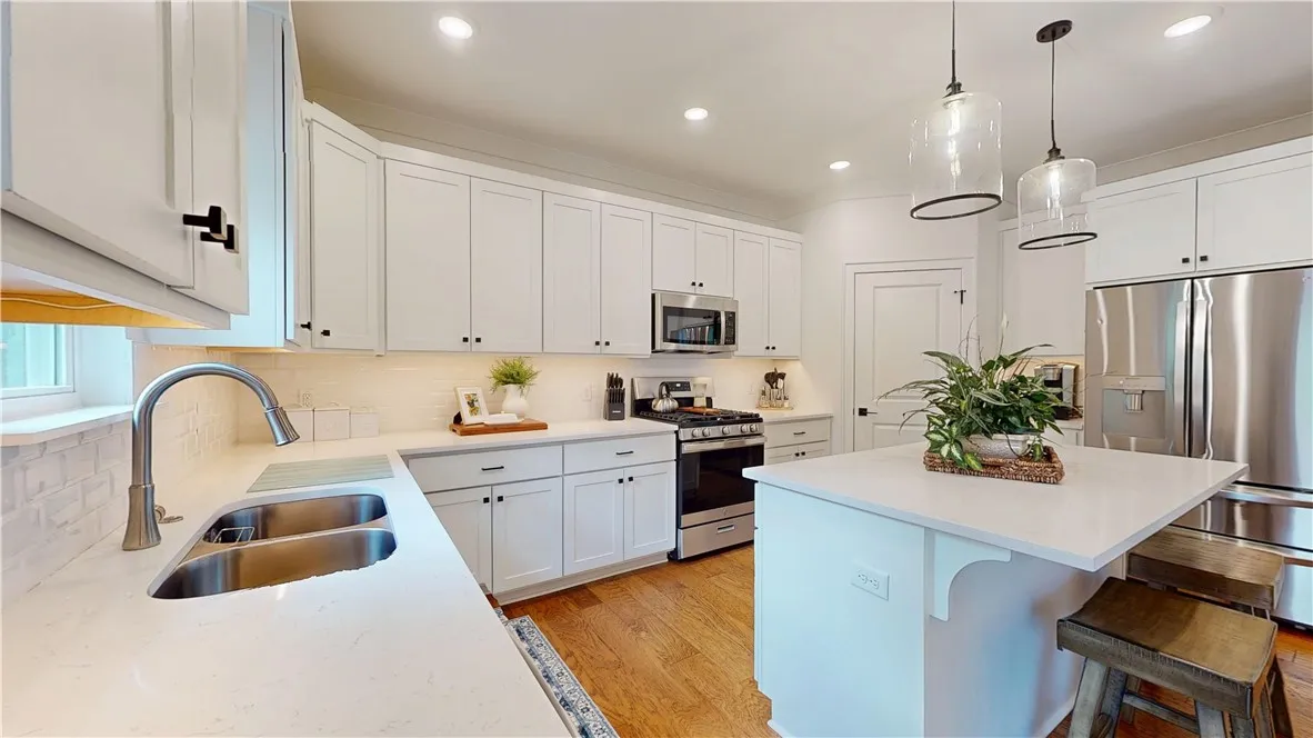 Bella Vista, Arkansas 72714, United States, 3 Bedrooms Bedrooms, ,2 BathroomsBathrooms,Residential,Pending,132417