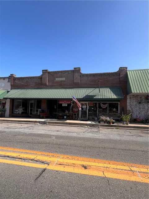 Photo of 118 E Buchanan Street, Prairie Grove, AR 72753 (MLS # 1356517)