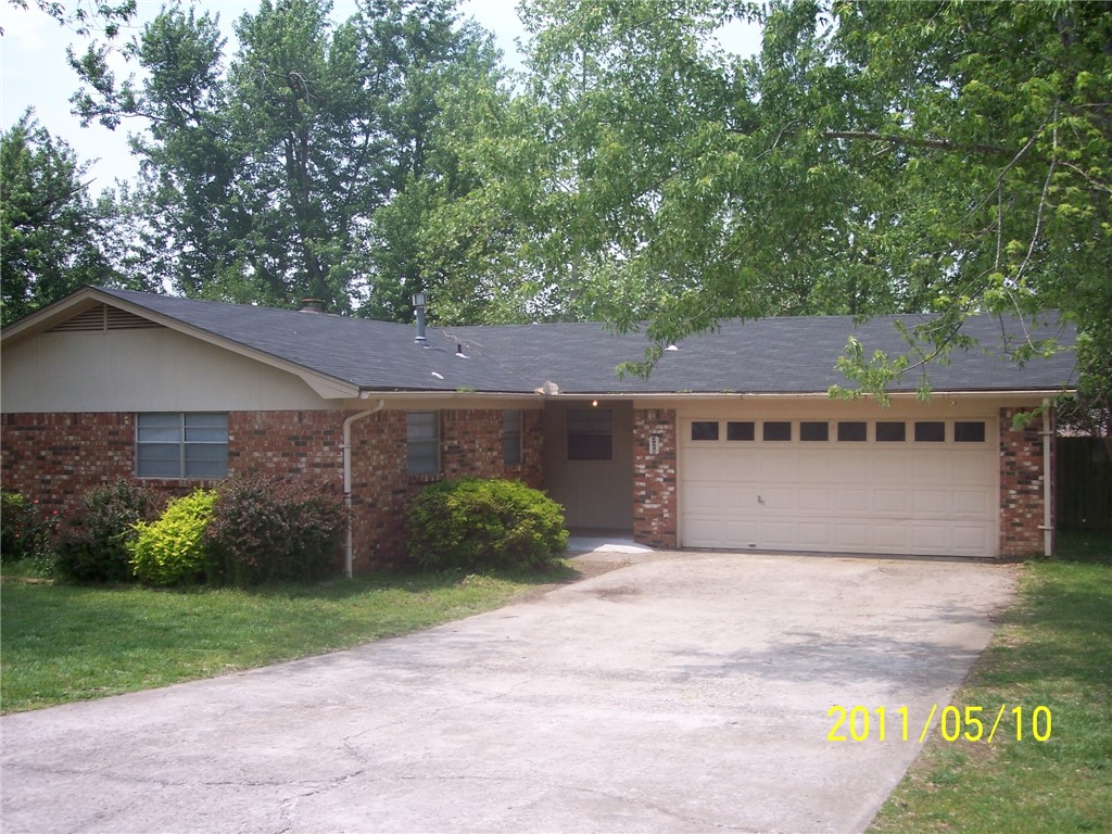 Many updates including new carpet and paint in this lovely 3 bedroom/2 bath home. Large laundry room. Fenced back yard. Great Location -- close to schools, John Brown University, and walking trails.