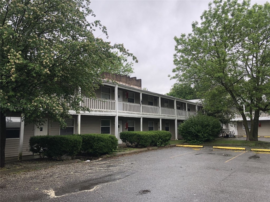 26 unit apartment complex in fantastic location. .7 Miles from new Fayetteville Police Station and I-49. 2.6 miles to UofA campus. Two story complex with (25) 2bed/1bath units and (1) 1bed/1bath units. This is a value add complex in the Opportunity Zone. Financials and rent roll available upon vetting potential buyers. Onsite laundry facility. Just under 1-acre total lot.