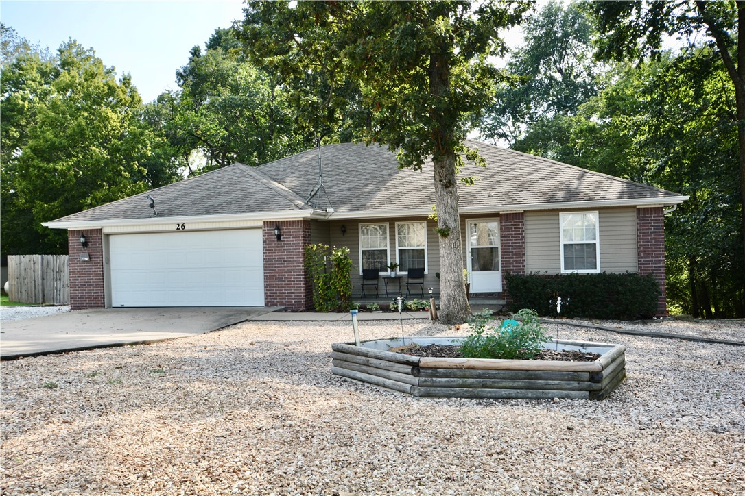 One level , split bedroom floorplan with wood laminate flooring throughout. Accent fireplace ,
large bedrooms , nice kitchen with granite counters. Enjoy private backyard on deck with space for grilling out . Lots of mature landscaping & trees with no home behind you . Easy access off interstate
close to Highland Golf Course . Adjacent lot sold separately .