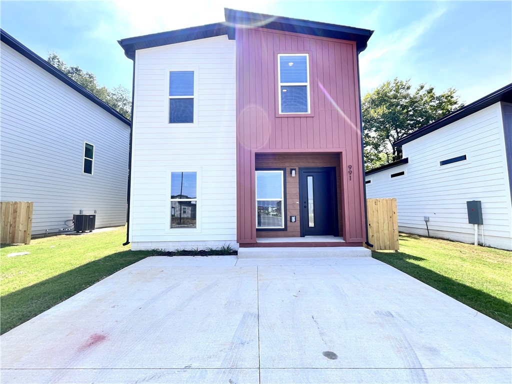 Enjoy the brand new perfect blend of modern living and small-town charm at this gorgeous 3-bedroom, 2.5-bath home located just minutes from Downtown Bentonville, Walmart HQ, and some of the best schools, trails, and parks Northwest Arkansas has to offer. Unit comes with an office additional to the bedrooms. Lawncare included