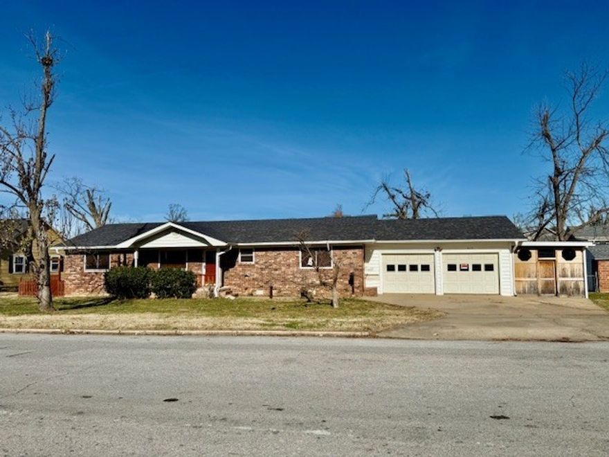 Spacious ranch style home just minutes from downtown Rogers - 2 bed, 2 bath with office and large living room - All kitchen appliances included with washer & dryer set - Attached workshop space that's ideal for hobbyist or extra storage - Fenced backyard - Pets negotiable