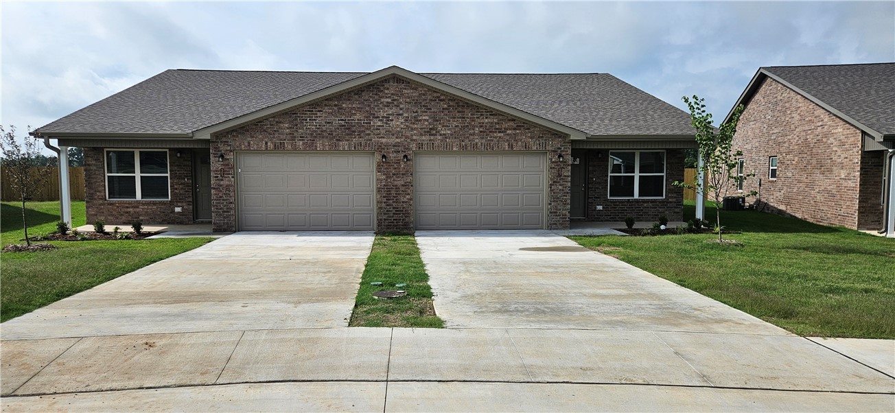 Brand new duplexes in Bentonville close to NWA Regional Airport for lease. Home features 3 bedrooms, 2 bathrooms, 2 car garage, LVP throughout home, granite countertops, ceiling fans, open floorplan, covered back patio for grilling/entertaining, fenced in yard and all appliances included. 1 month free rent for tenant with all 1-year leases signed by August 1st, 2025.