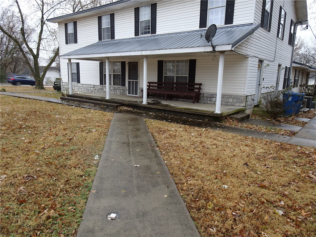 Charming 2 bedroom, 1 bath apartment!