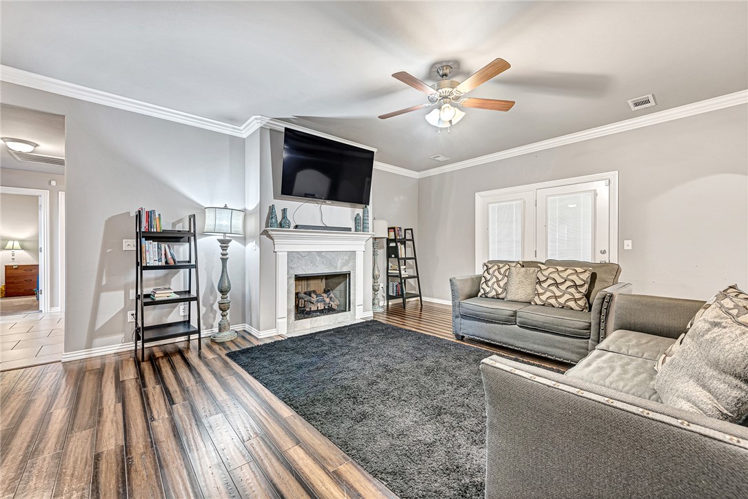 Buyerās financing fell through so weāre back on the market! Seller will sweeten the deal with $2000 towards buyersā closing costs! Good as new, one-level home in the heart of Rogers. Spacious primary suite plus three additional bedrooms. Designer wood flooring makes this home extra special! Tons of storage throughout the home helps keep you organized. You'll be happy to host the next barbeque on the covered patio. This is the one for you!