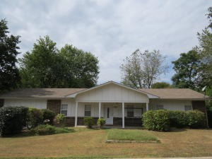 LARGE PRIVATE BACKYARD completely fenced in!Located at end of street in quaint & quiet neighborhood,sits this fine 1400sqft home.Stepping inside, you encounter the open & spacious living rm leading you into oversized dining area.Kitchen features updated cabinetry with a cute kitchen window overlooking backyard. This could be your fabulous new home or investment opportunity! $92,000