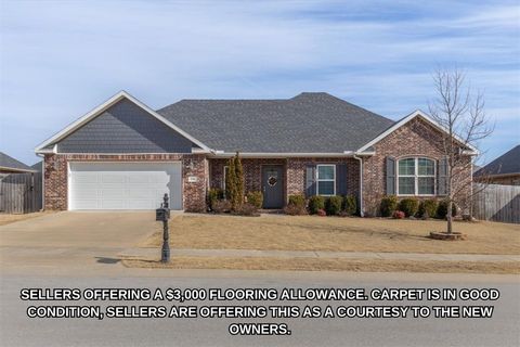 Photo of 1280 Tivoli Street, Tontitown, AR 72762 (MLS # 1335897)