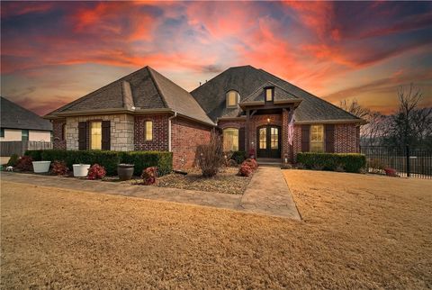 Photo of 2321 Riverwater Lane, Fayetteville, AR 72703 (MLS # 1336956)