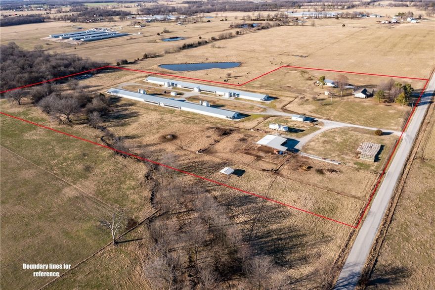 2 house Cobb breeder farm in the perfect location. Just out of town a little ways and on pavement. Great steady income with the perfect 4 bedroom 3 bath home. Huge insulated shop with large cattle working facility as well. This farm has it all. 25 acres are mostly open with live most of the year water.