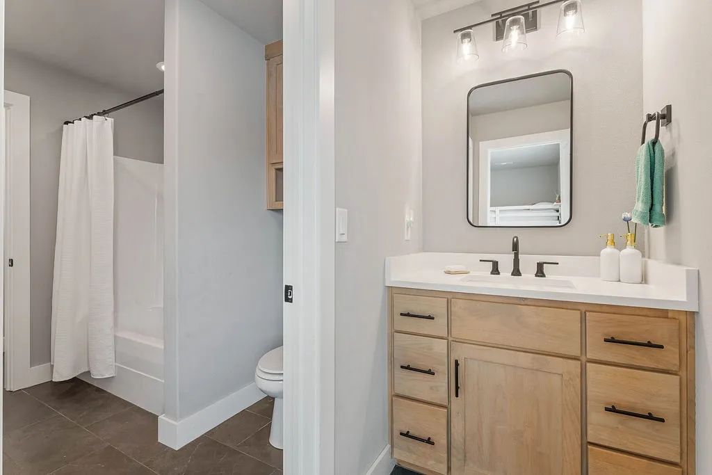 Rogers, Arkansas 72758, United States, 3 Bedrooms Bedrooms, ,3 BathroomsBathrooms,Residential,Active,101915