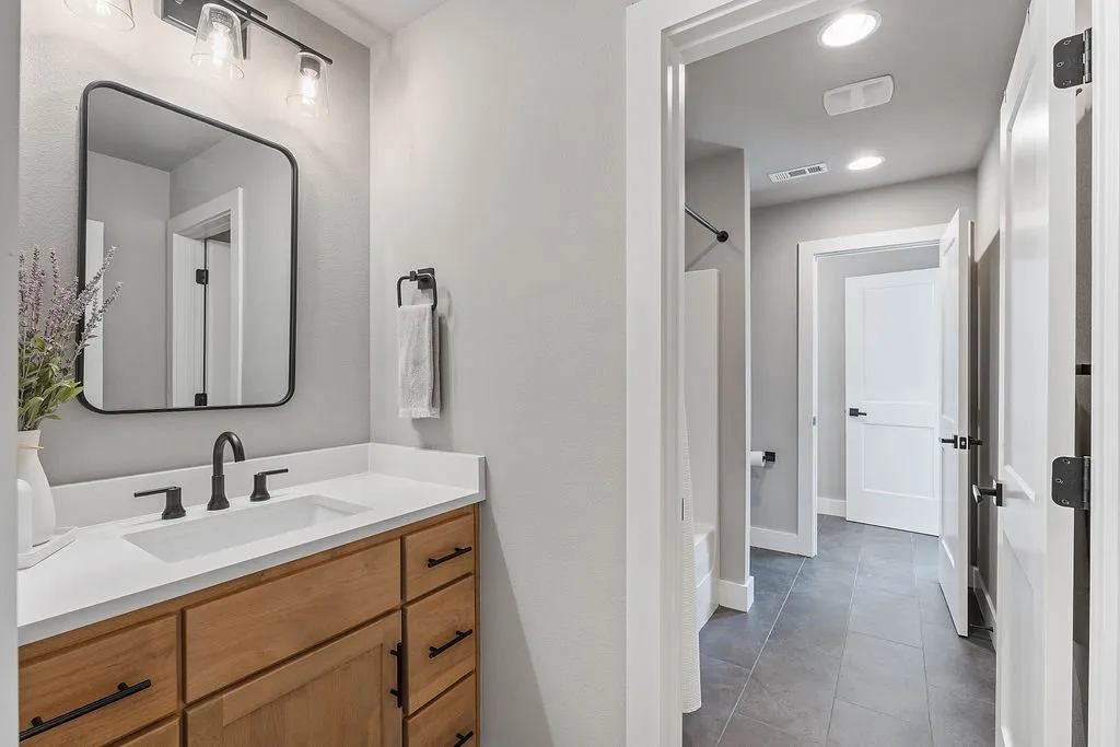 Rogers, Arkansas 72758, United States, 3 Bedrooms Bedrooms, ,3 BathroomsBathrooms,Residential,Active,101915