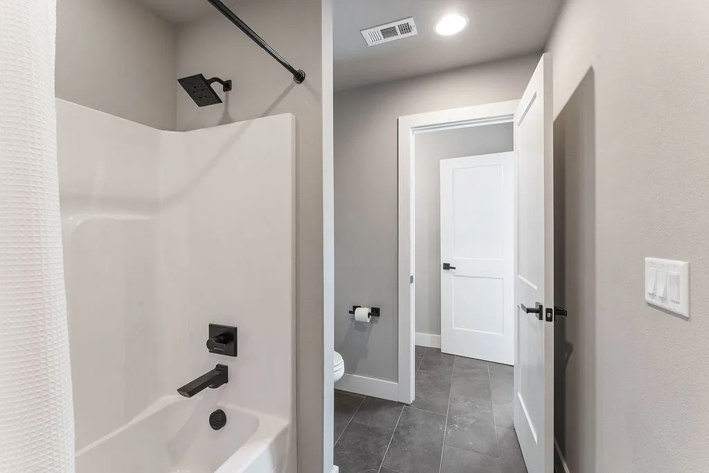 Rogers, Arkansas 72758, United States, 3 Bedrooms Bedrooms, ,3 BathroomsBathrooms,Residential,Active,101915