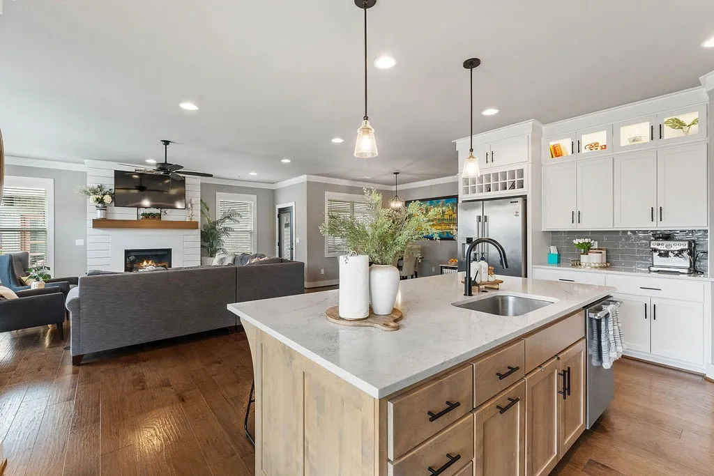 Rogers, Arkansas 72758, United States, 3 Bedrooms Bedrooms, ,3 BathroomsBathrooms,Residential,Active,101915