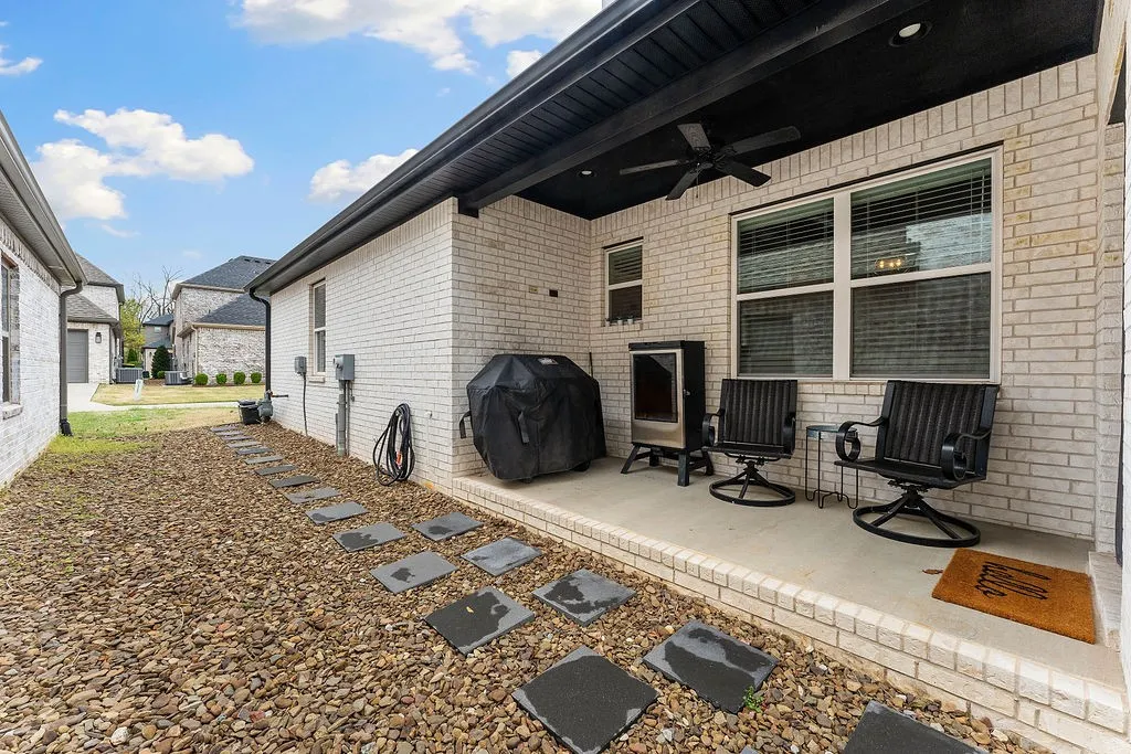 Rogers, Arkansas 72758, United States, 3 Bedrooms Bedrooms, ,3 BathroomsBathrooms,Residential,Active,101915