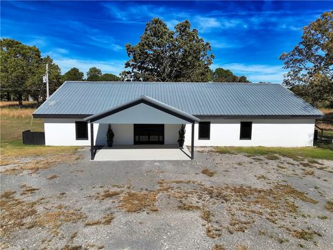 Photo of 1390 N Legion Drive, Tahlequah, OK 74464 (MLS # 1326289)