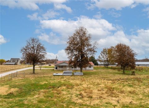 Single Family Residence in Gentry AR 20894 Floyd Moore Road 26.jpg