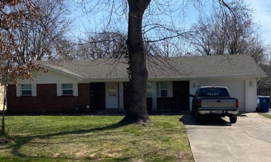 Development opportunity-.63 of an Acre. Potential rezone opportunity. Close proximity to the Downtown Square, Trail Access from the back yard. Walking distance to Crystal Bridges Museum.