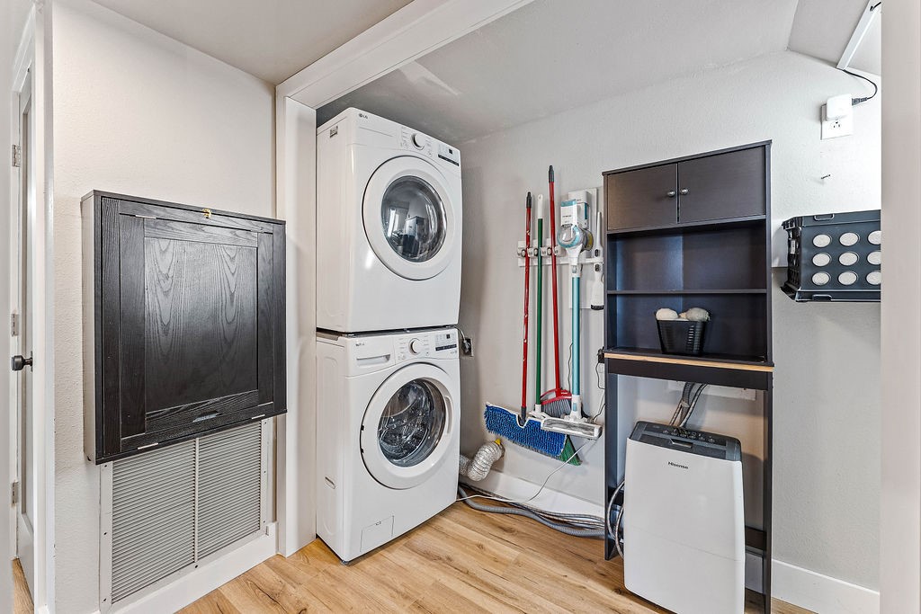 Townhouse Tct 3 A/K/A Drake Court Bvv - Residential