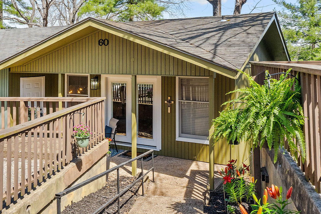 Townhouse Tct 3 A/K/A Drake Court Bvv - Residential