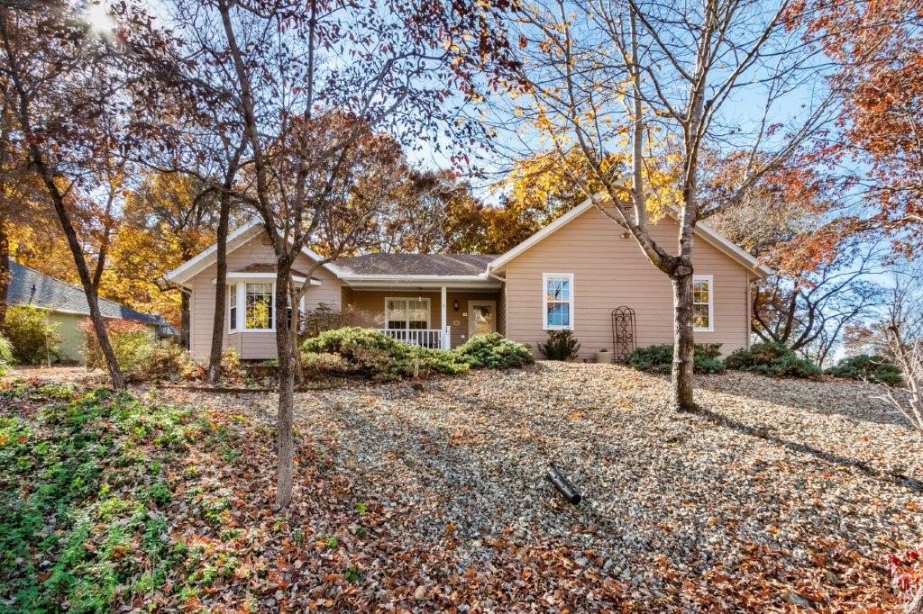 You will love this Bella Vista charmer, perfect for first home buyer or downsizing. Spacious rooms with lots of natural sunlight. Ride the Back 40 just outside your doors. Enjoy the peaceful screened porch or welcome friends on the front porch perfect for a swing, large kitchen perfect for preparing meals, dedicated office and so much more. Freshly painted 2022, new HVAC 2018, flooring 2017 and new roof 2016. All it is waiting for is you!