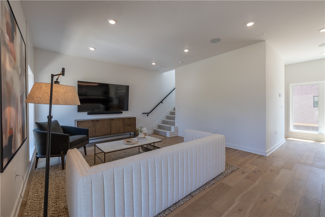 YOUNG'S ADD-BENTONVILLE - Residential