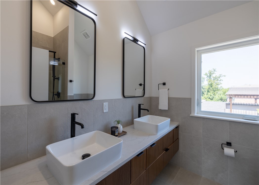 YOUNG'S ADD-BENTONVILLE - Residential