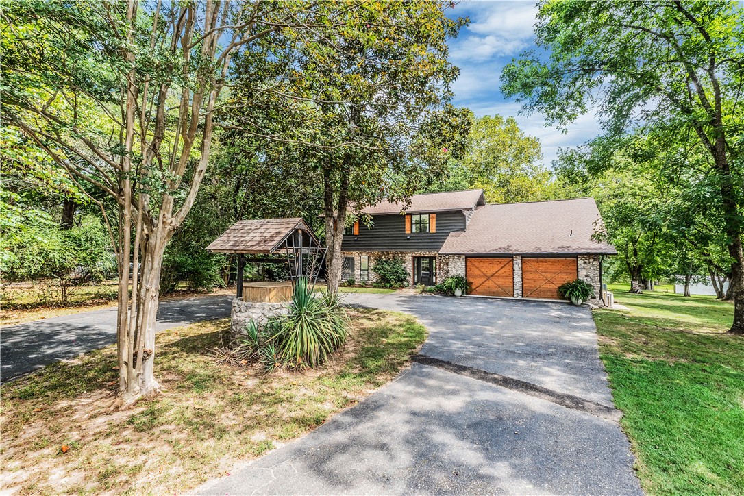 LAKE HAMILTON | RENOVATED | RARE FLAT 1.5± ACRES | TWO-SLIP DOCK
Lake life, leveled up. Fully renovated, this 5 bedroom, 3 bath + bonus room waterfront retreat sits on a rare, mostly flat 1.5± acre lot with a gentle walk to the shoreline. Host the whole crew on the expansive covered patio, then head to your covered two-slip dock for sunset cruises and weekend fun. Inside: a bright, open feel, fresh designer finishes, updated kitchen and baths, and a flexible bonus room for a game/media/bunk space or office. Outside: mature shade trees, a huge usable yard, fire-pit area, and easy water accessāexactly what buyers hope to find on Lake Hamilton but almost never do. Why this one wins: turnkey renovation, real space to spread out, coveted flat waterfront, and a protected dock setupāminutes to dining, shopping, and entertainment in Hot Springs.
