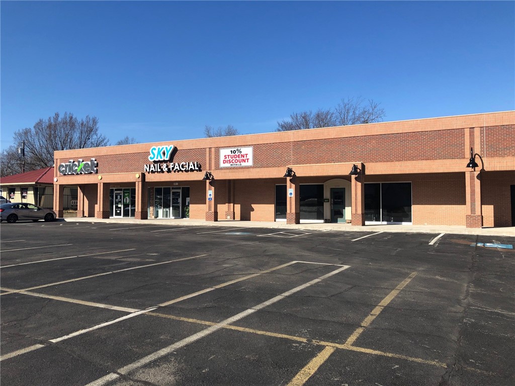 Fayetteville Outlots - Commercial Lease