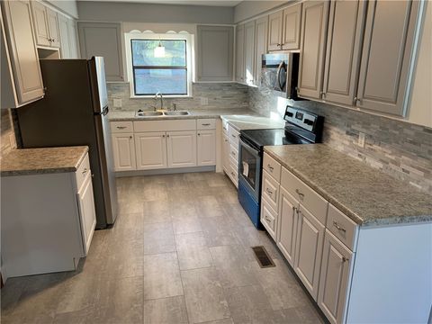 Photo of 704 W Central Avenue, Harrison, AR 72601 (MLS # 1326136) Photo of 704 W Central Avenue, Harrison, AR 72601 (MLS # 1326136)