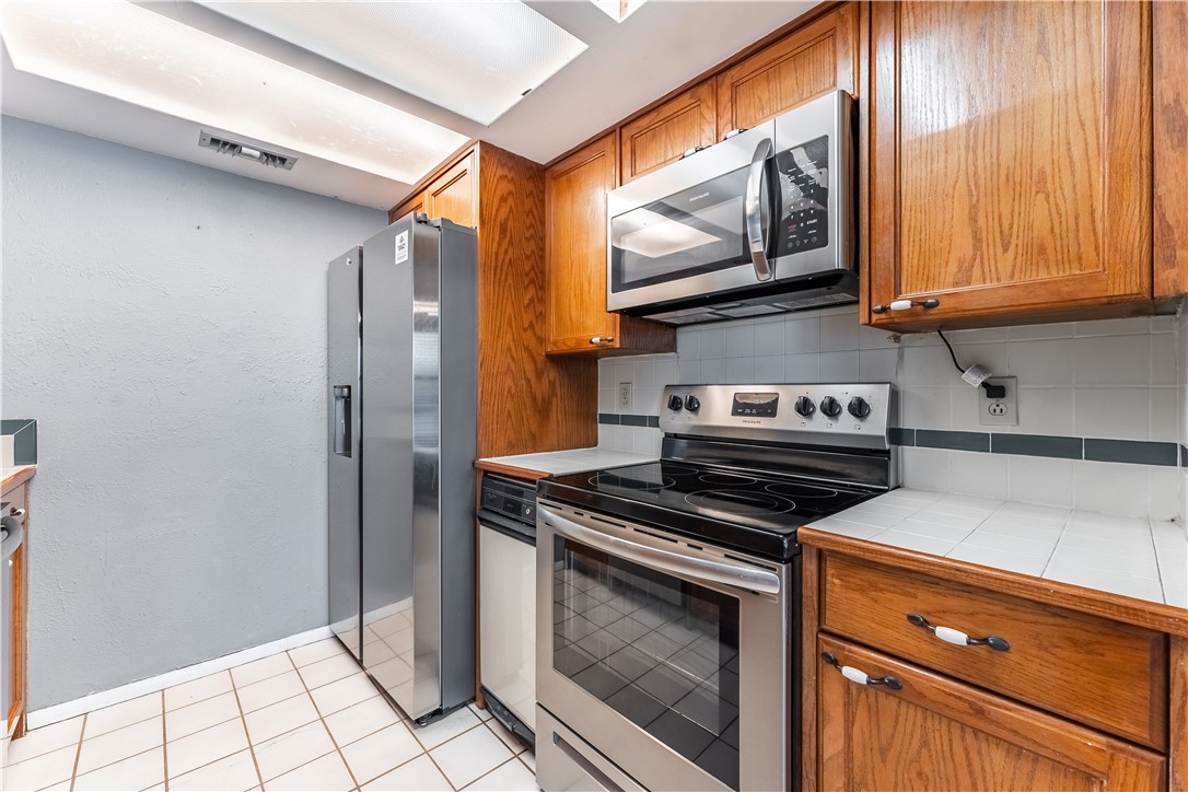 Drake Courts - Residential Lease