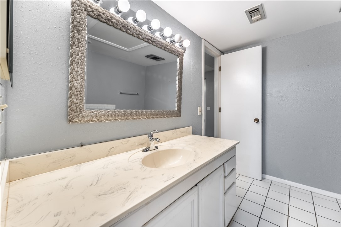 Drake Courts - Residential Lease