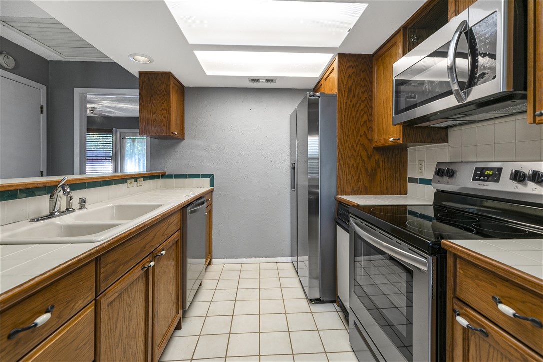 Drake Courts - Residential Lease