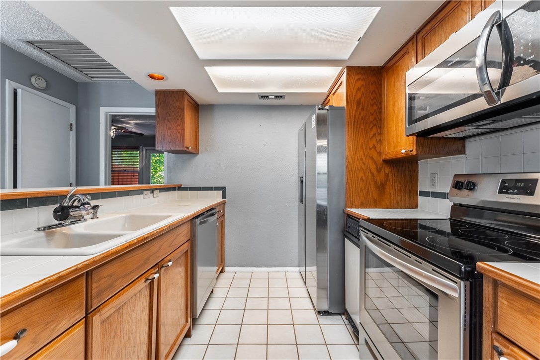 Drake Courts - Residential Lease