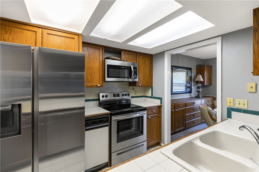 Drake Courts - Residential Lease